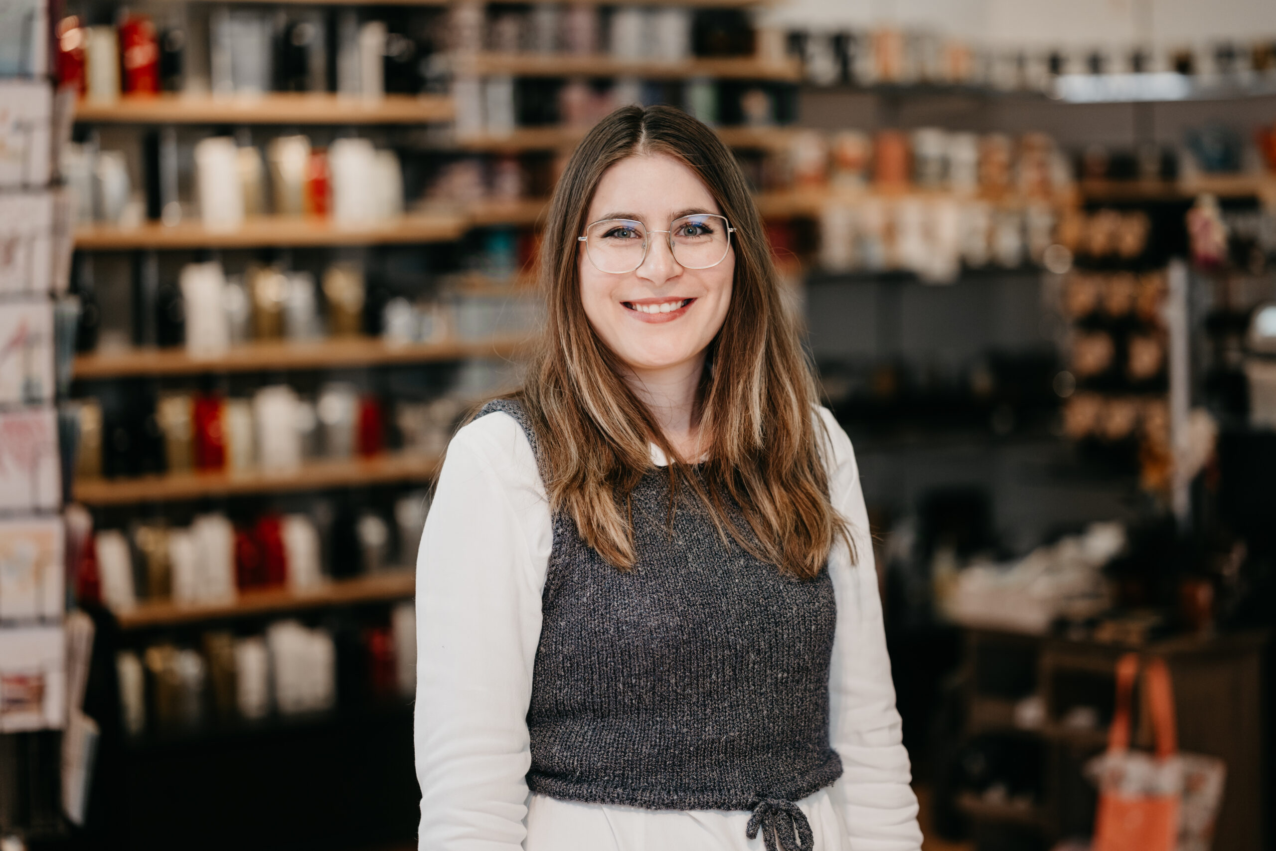 Aurélie Dafflon, fondatrice et gardienne de la tradition familiale à la boutique L'esprit de fée.
