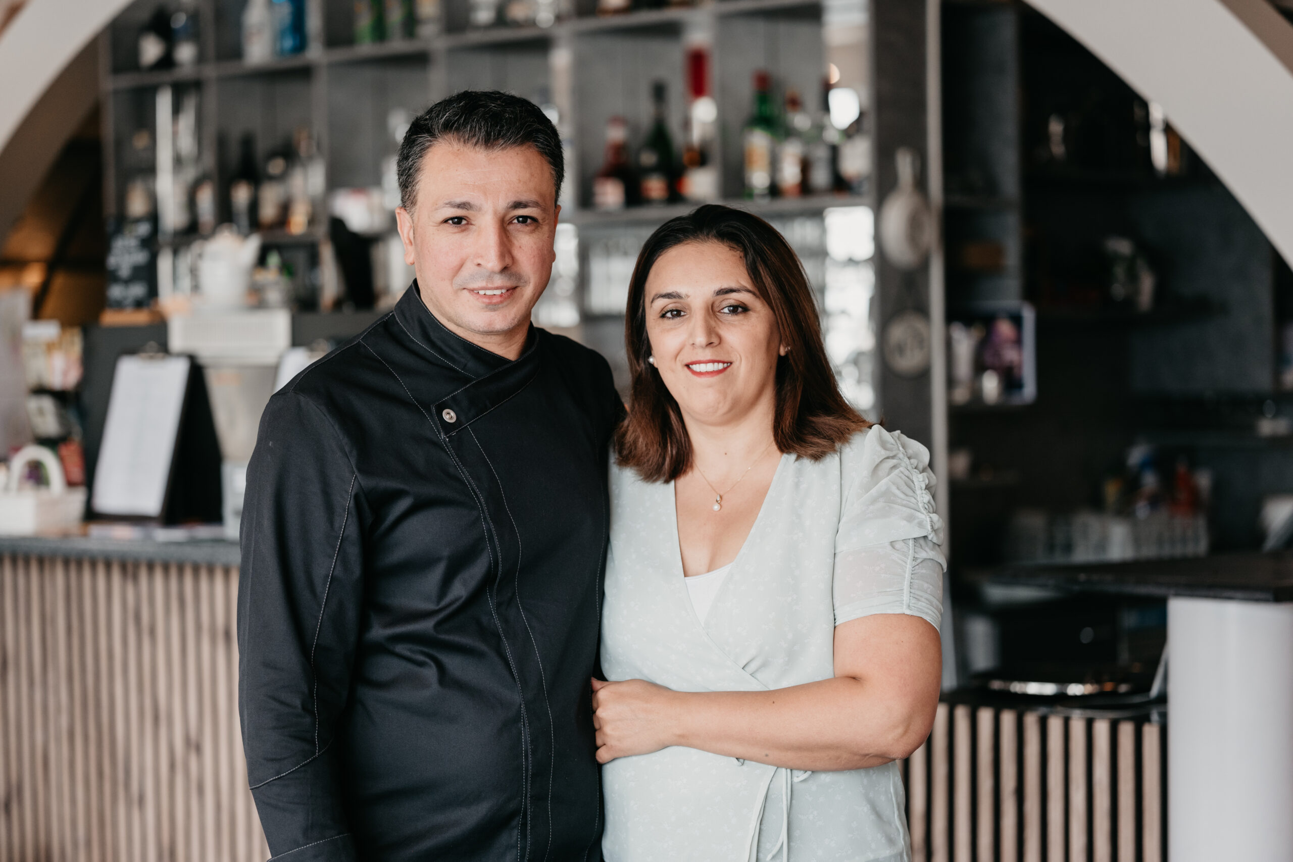 Porté par Gülcan et Ercan Dinleroglu, ce petit coin chaleureux incarne l’art du partage, de l’accueil et de la cuisine faite maison. © Alexandre Bourguet, via Fluide Communication Sàrl